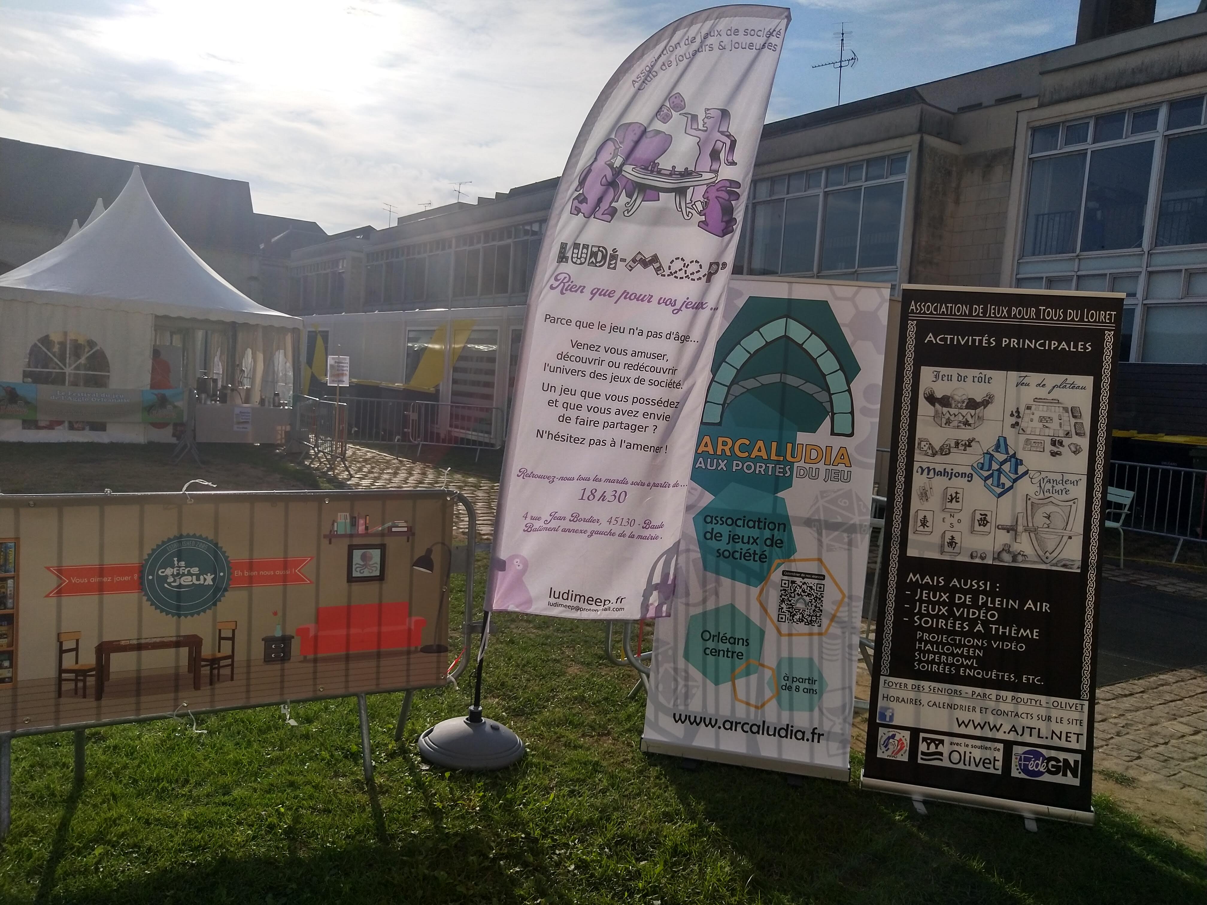 Ludi-Meep' présent dans la place